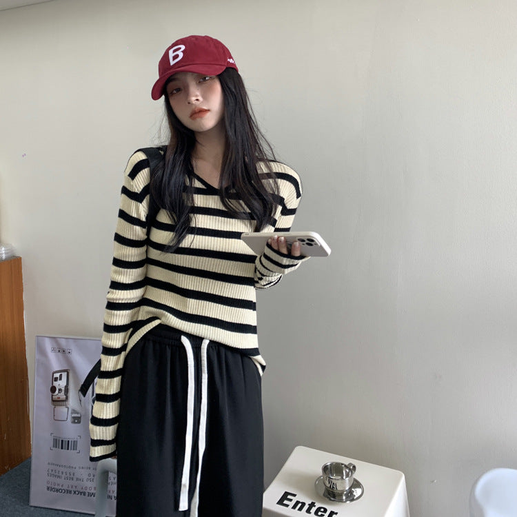 Womens V-neck Striped Knit Top With Long Sleeves